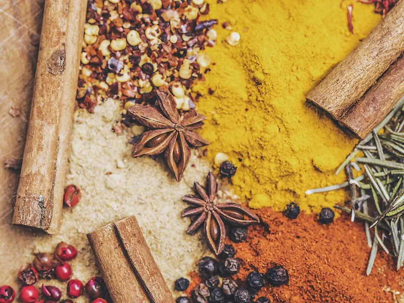 Cinnamon sticks, star anise, peppercorns and ground turmeric